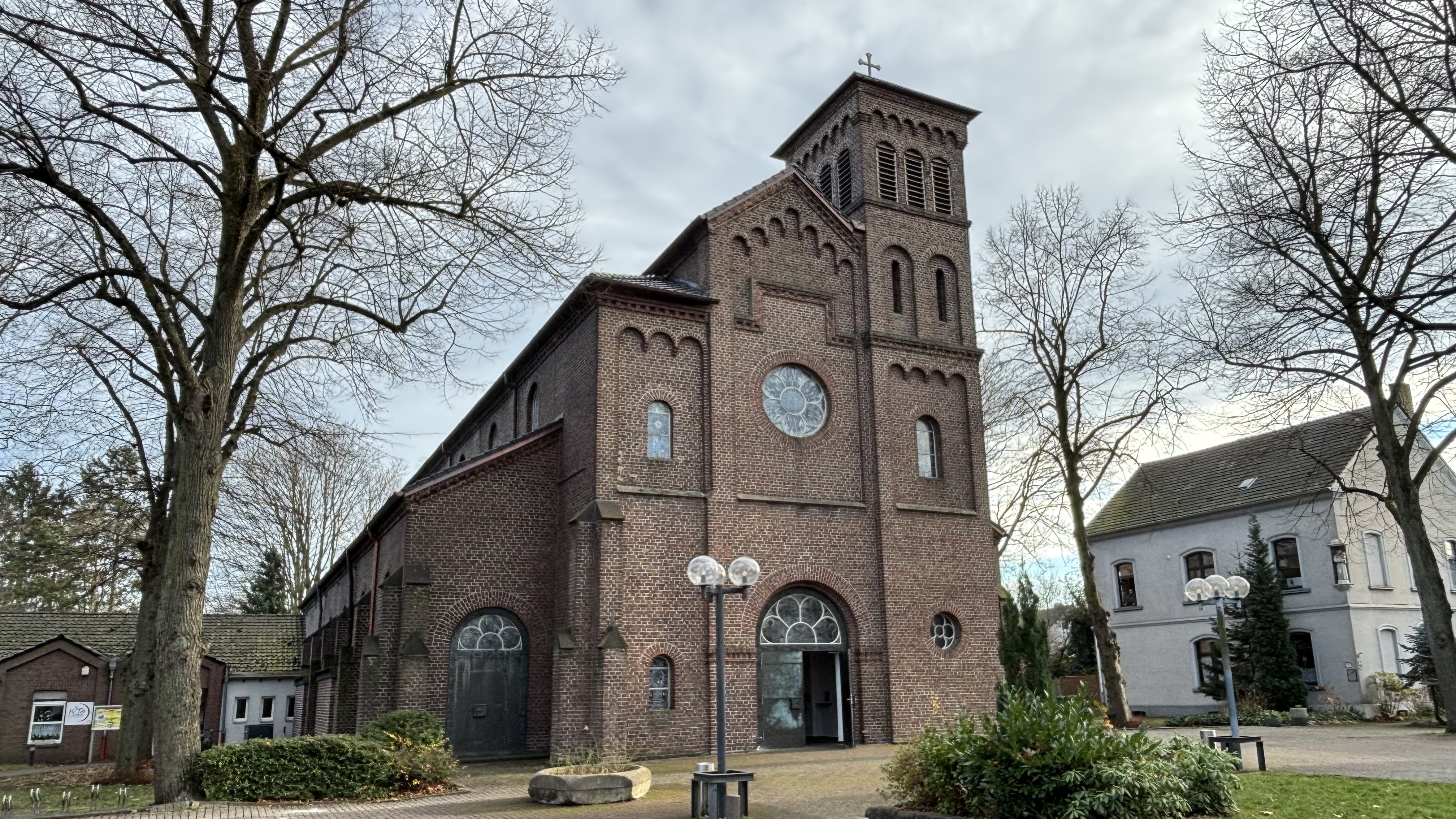 Bild der Kirche St. Anonius in Oberhausen-Alstaden