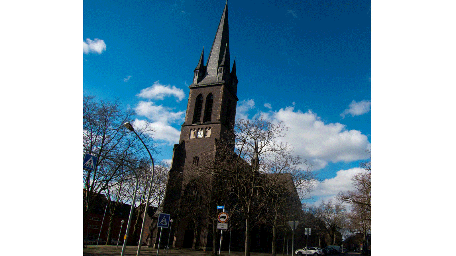 Bild der Kirche Herz Jesu Sterkrade am Postweg in Oberhausen